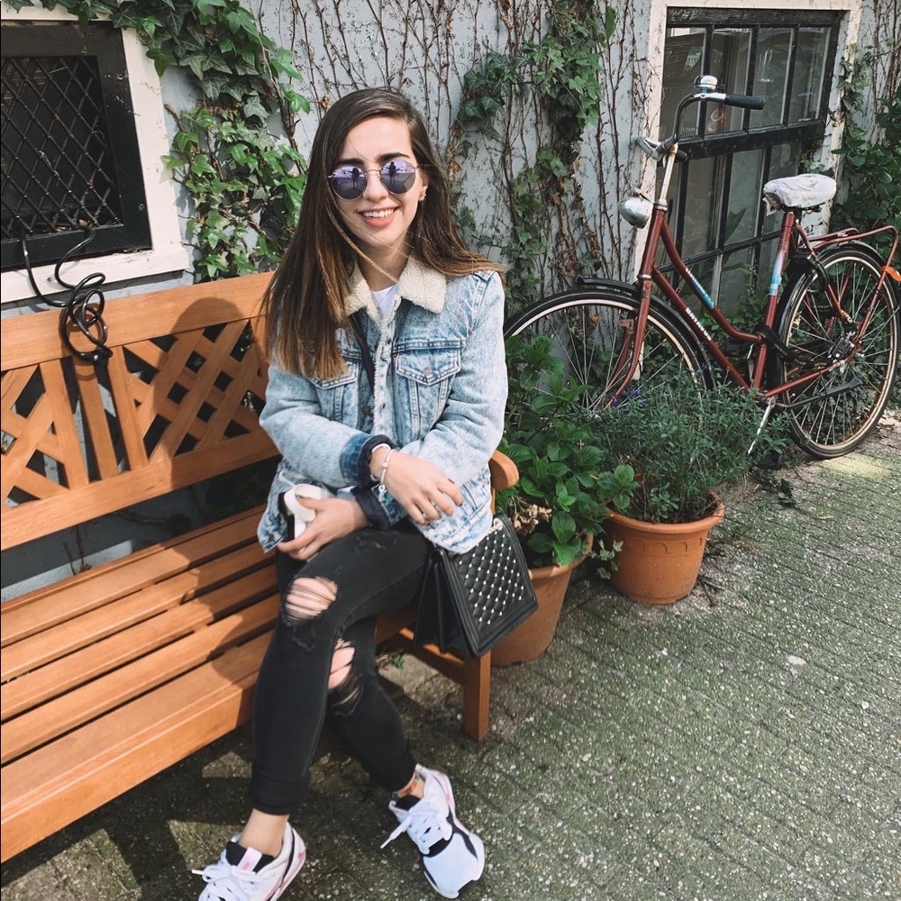 Meet your Posher, Alina